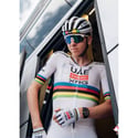 MET Trenta 3K Carbon Helm – Limitierte Regenbogen-Edition, Weiß