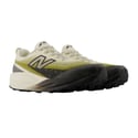 New Balance FuelCell SuperComp Trail v2 schoenen Geel Zwart AW26
