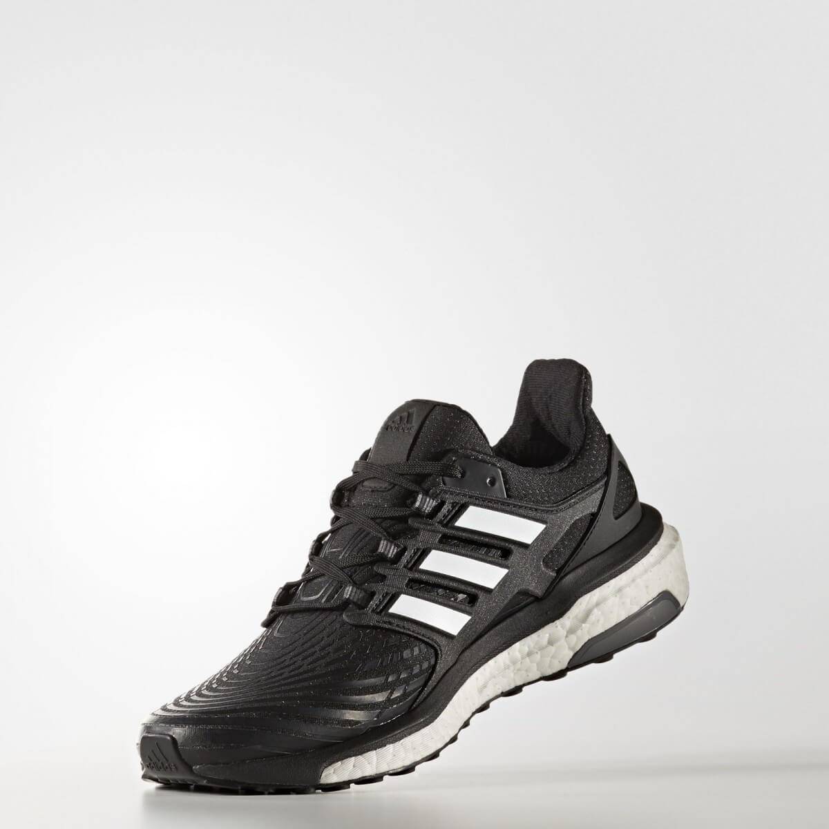 Running Adidas Energy Boost color black woman