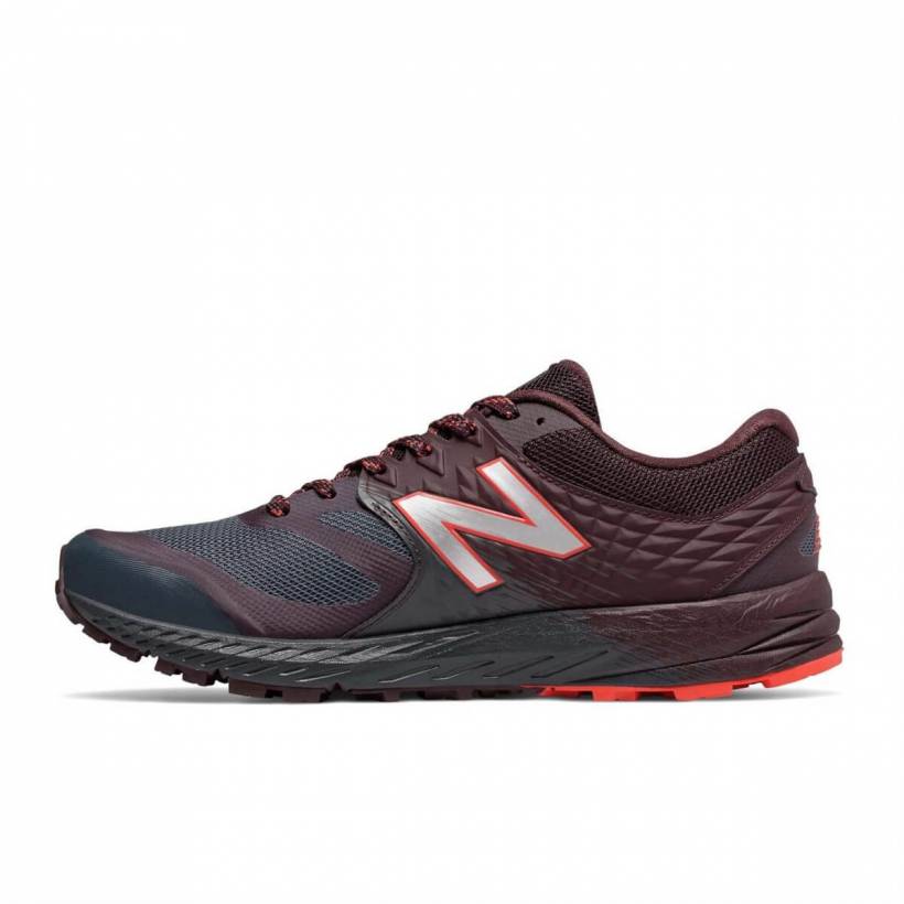Tênis de trilha New Balance Summit KOM Preto Azul Laranja AW19