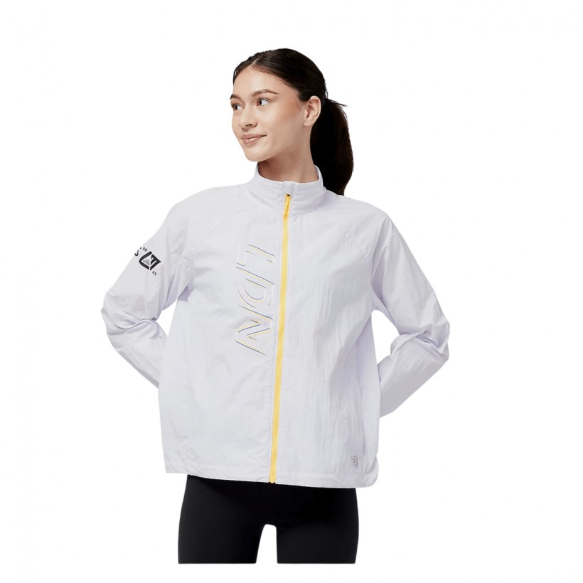 Chaqueta New Balance London Edition Printed Impact Run Light Pack Blanco Mujer