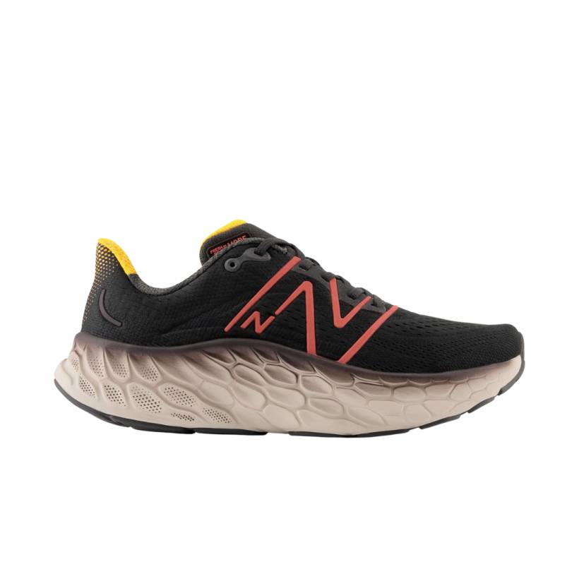 Trenerzy New Balance Fresh Foam More V4 Black Red SS23