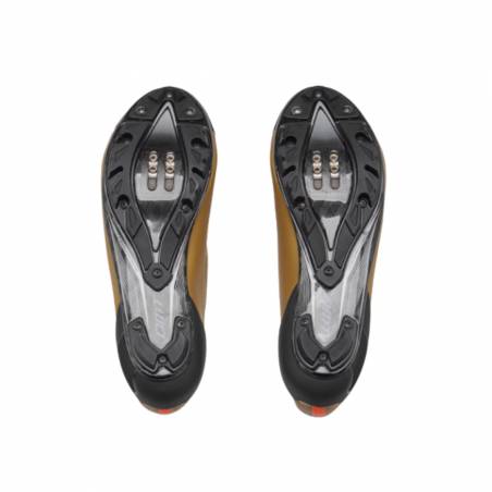 DMT KM30 Beige Zwarte Sneaker