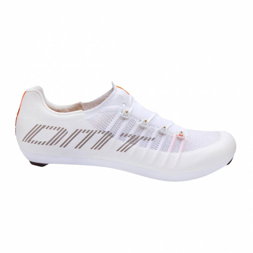 DMT Pogi's 2025 witte sneakers