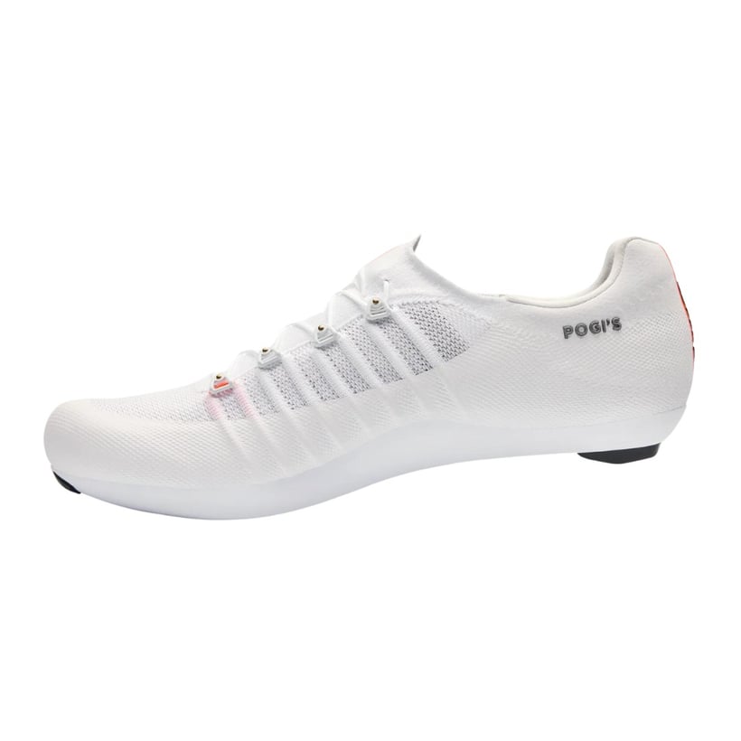 Chaussures blanches 2025 de DMT Pogi