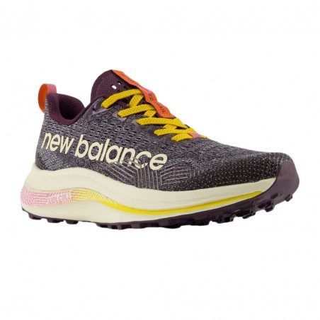 Scarpe New Balance FuelCell SuperComp Trail v1 grigio giallo  da donna