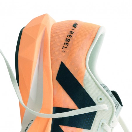 Chaussures New Balance FuelCell Rebel v4 orange blanc SS25