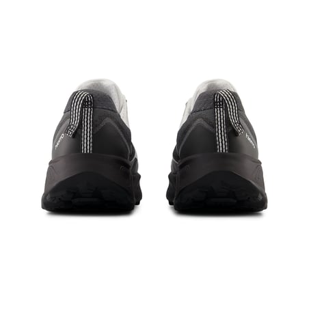 New Balance Fresh Foam X Hierro v9 Schuhe Schwarz Weiß SS25.