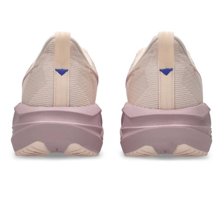 Tênis Asics Novablast 5 Rosa Bege SS26 Mulher