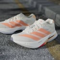 Zapatillas Adidas Adizero Boston 13 Beige Naranja SS26 Mujer